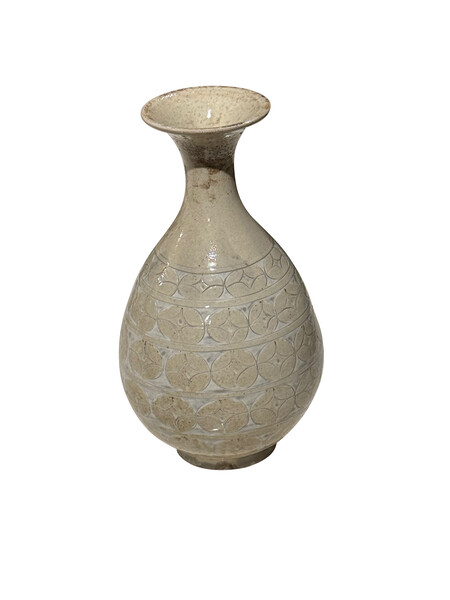 Contemporary China Cream Glazed Geometric Classic Shape Vase