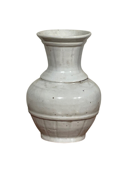 Contemporary Chinese Decorative Patterned White Vase