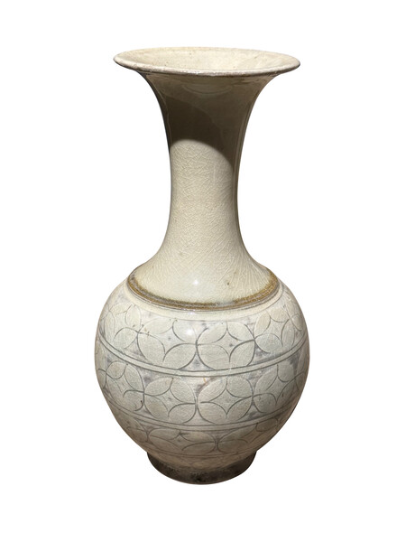 Contemporary Chinese Geometric Patterned Cream Vase