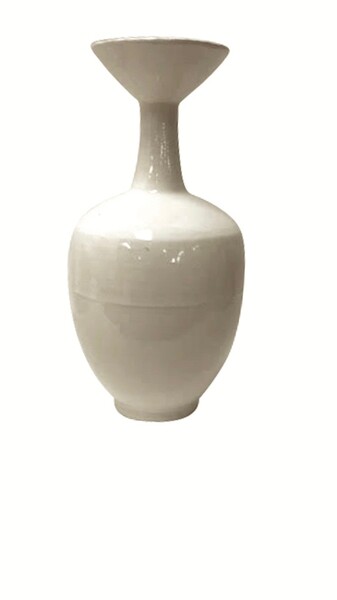 Contemporary Chinese Tulip Shaped Spout Cream Vase